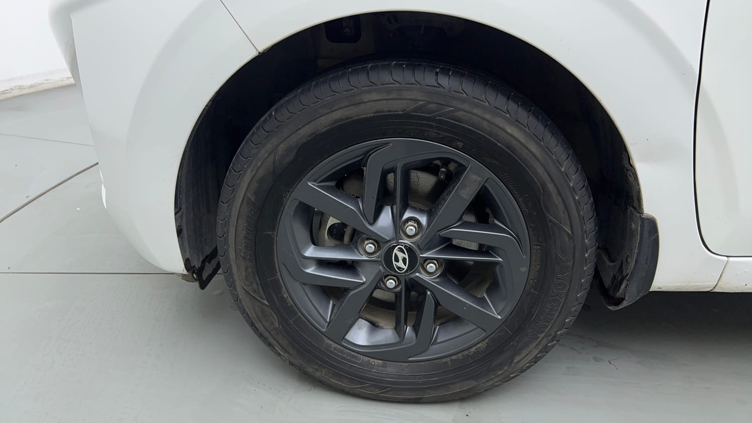 Used 2022 Hyundai Grand i10 Nios Sportz 1.2 Kappa VTVT CNG Cng Manual tyres LEFT FRONT TYRE RIM VIEW