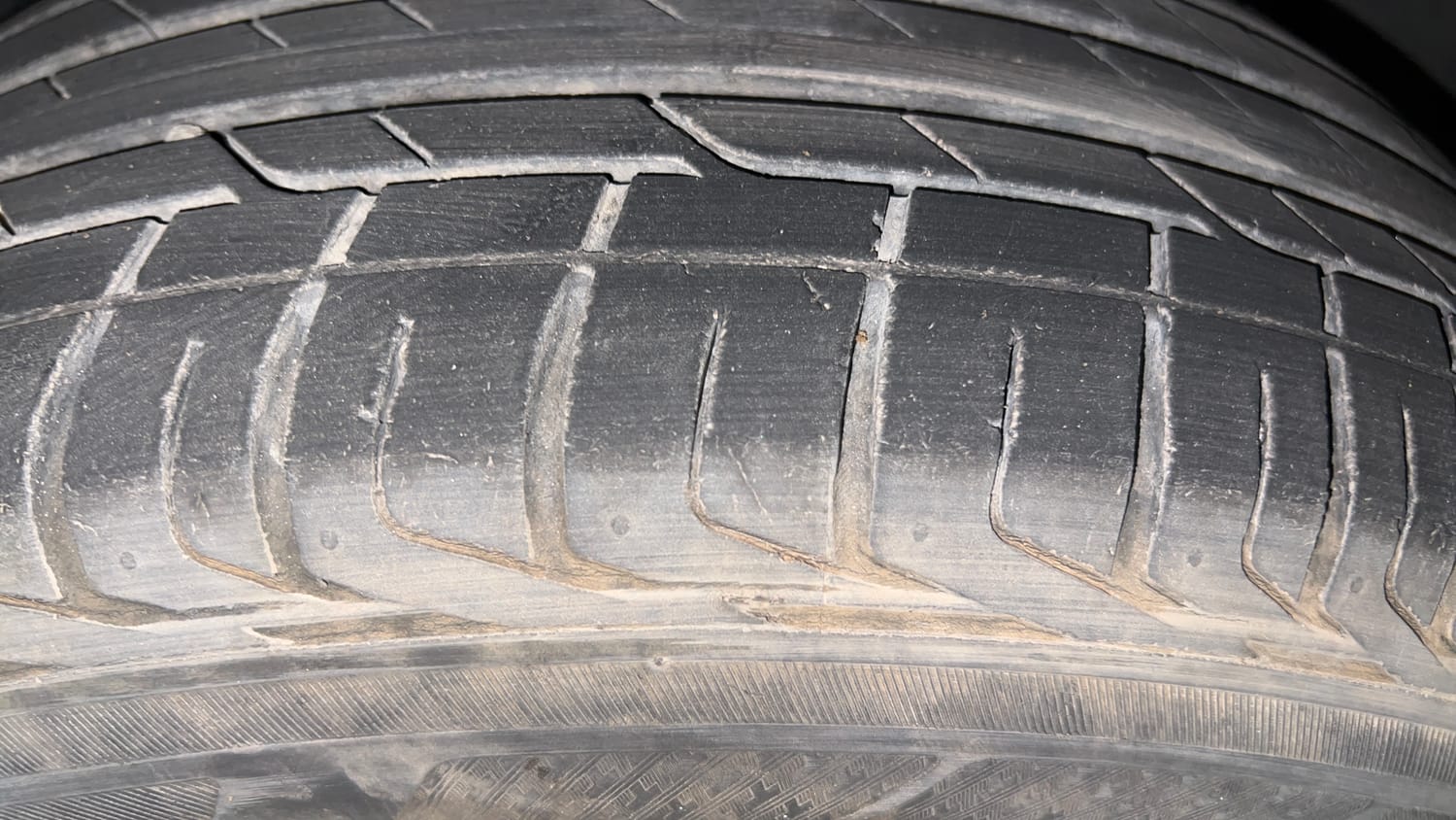 Used 2023 Tata Nexon XZA Plus Petrol Automatic tyres RIGHT FRONT TYRE TREAD VIEW