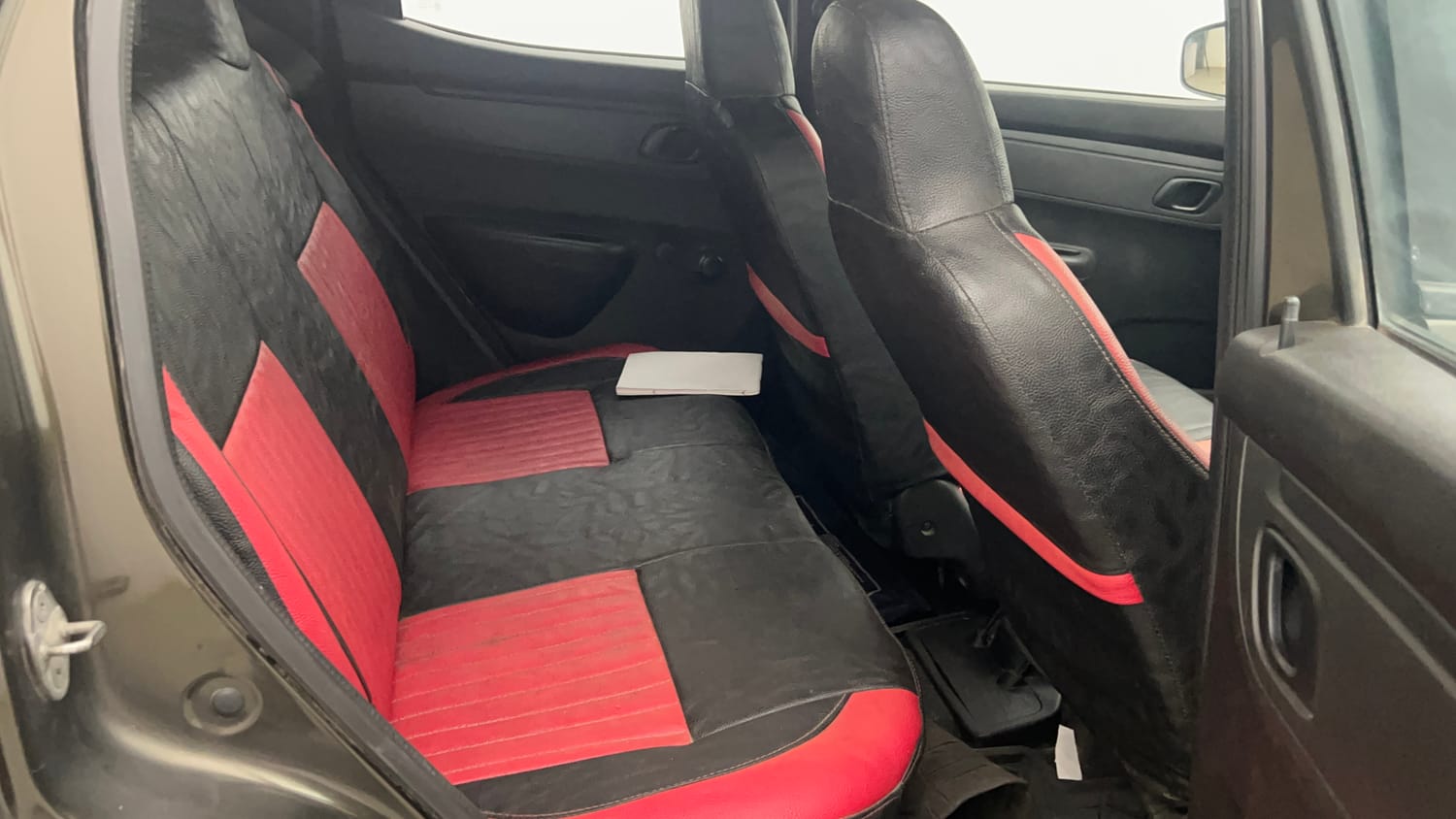 Used 2018 Renault Kwid 1.0 RXT Petrol Manual interior RIGHT SIDE REAR DOOR CABIN VIEW