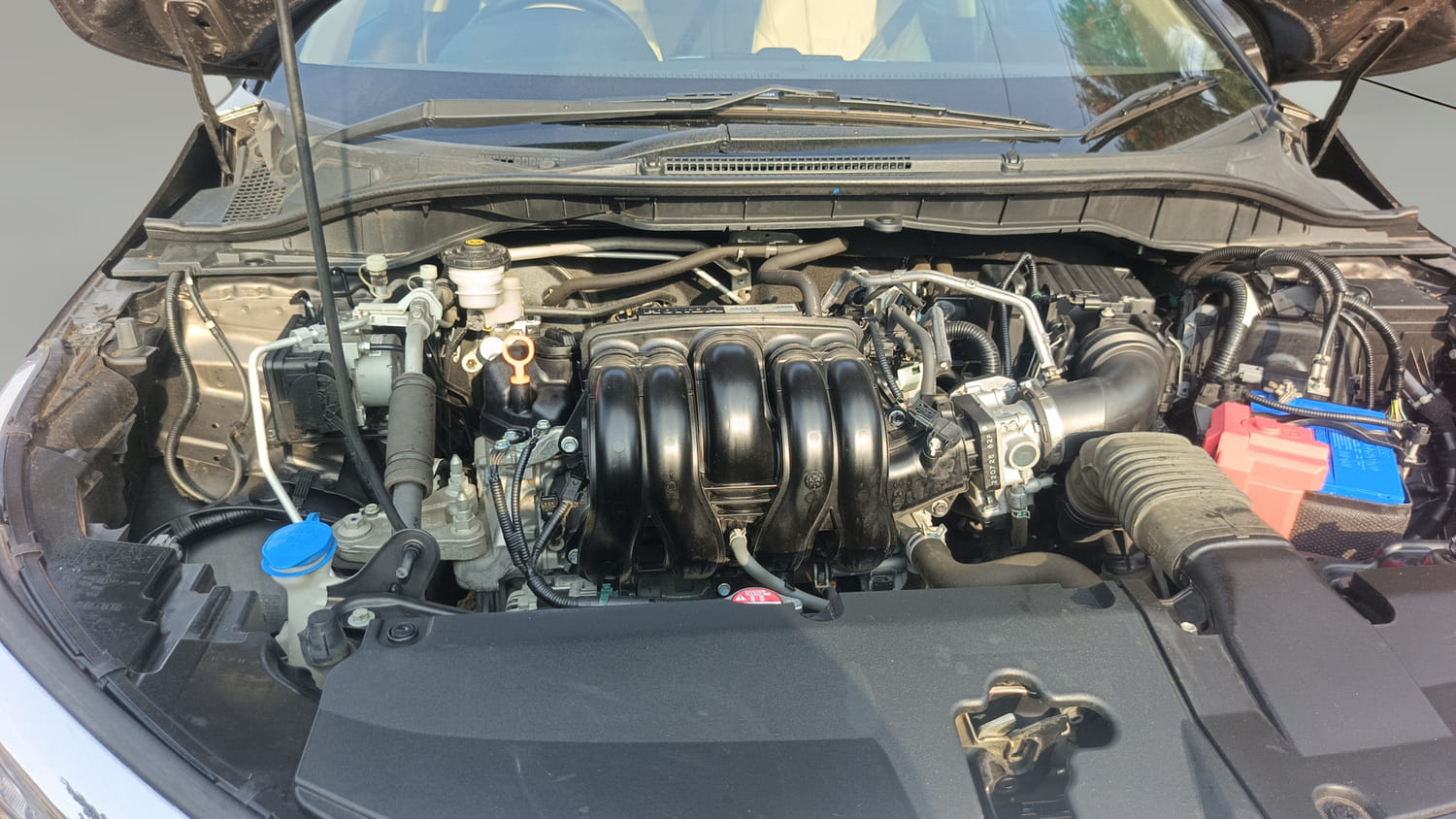 Used 2023 Honda City ZX Petrol Petrol Manual engine ENGINE RIGHT SIDE HINGE & APRON VIEW