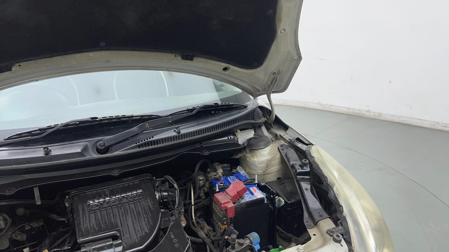 Used 2015 Maruti Suzuki Swift Lxi (O) Petrol Manual engine ENGINE LEFT SIDE HINGE & APRON VIEW