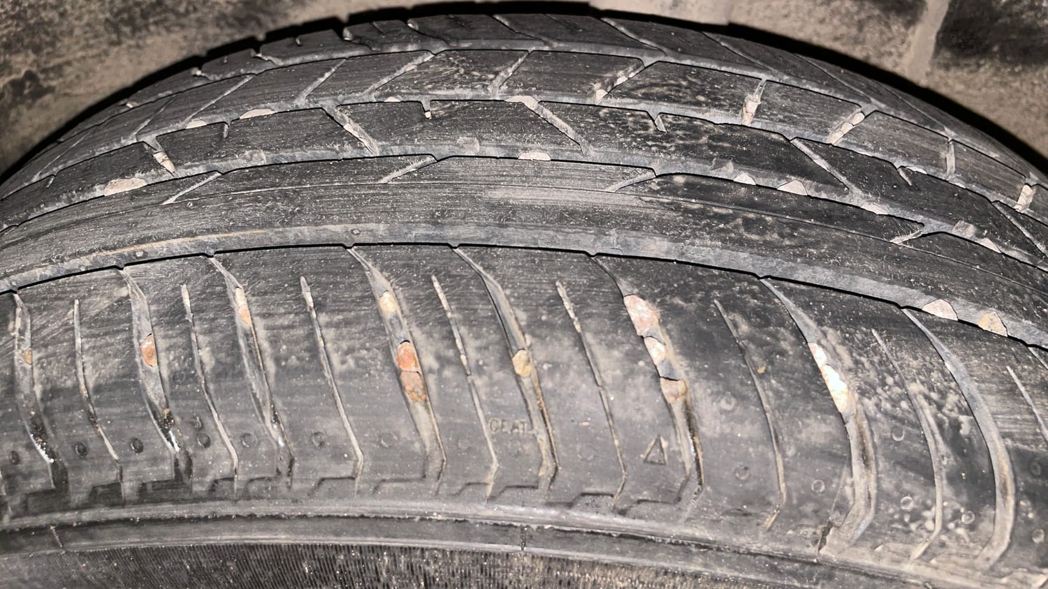 Used 2022 Renault Kiger RXZ AMT Petrol Automatic tyres LEFT REAR TYRE TREAD VIEW