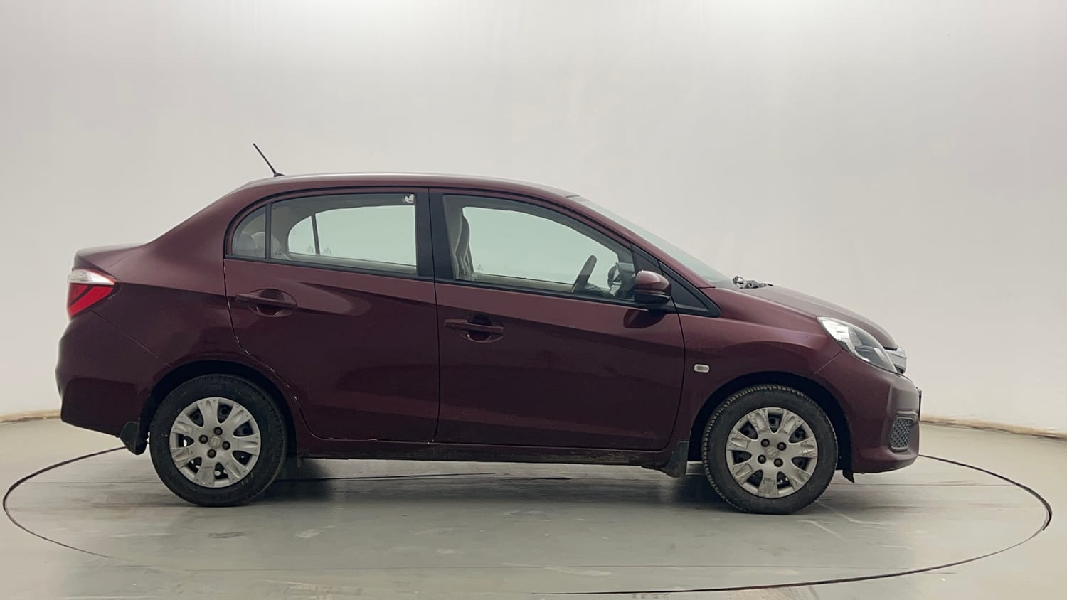 Used 2017 Honda Amaze 1.2 S i-VTEC Petrol Manual exterior RIGHT SIDE VIEW