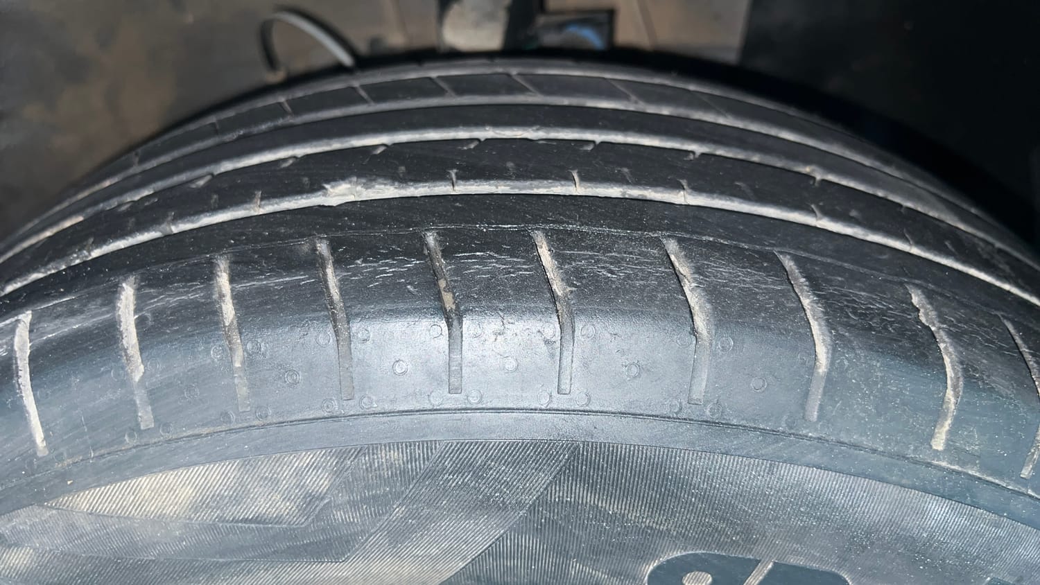 Used 2020 Hyundai Venue S 1.0 Turbo DCT Petrol Automatic tyres RIGHT FRONT TYRE TREAD VIEW