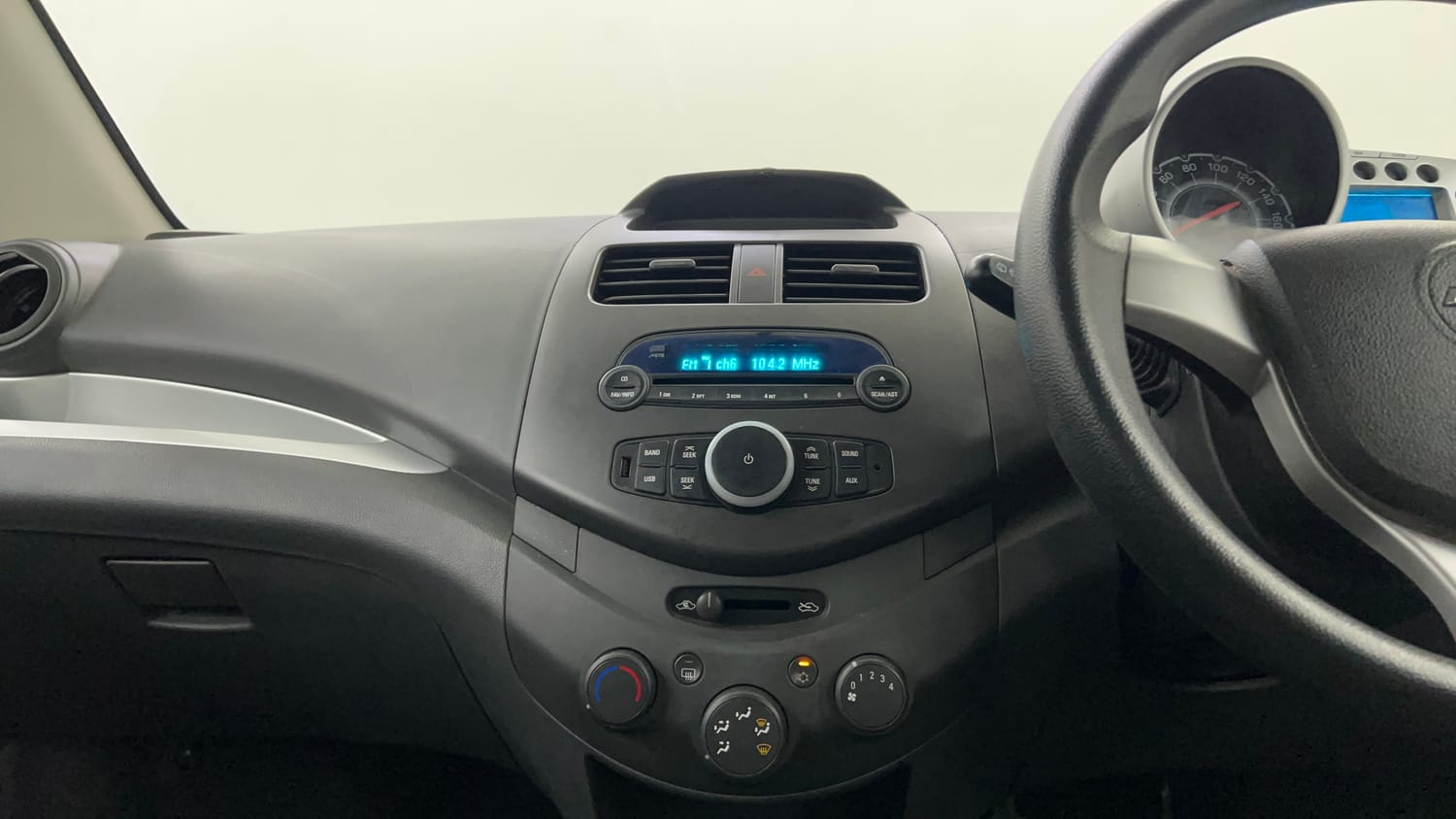 Used 2014 Chevrolet Beat LT Petrol Petrol Manual interior MUSIC SYSTEM & AC CONTROL VIEW