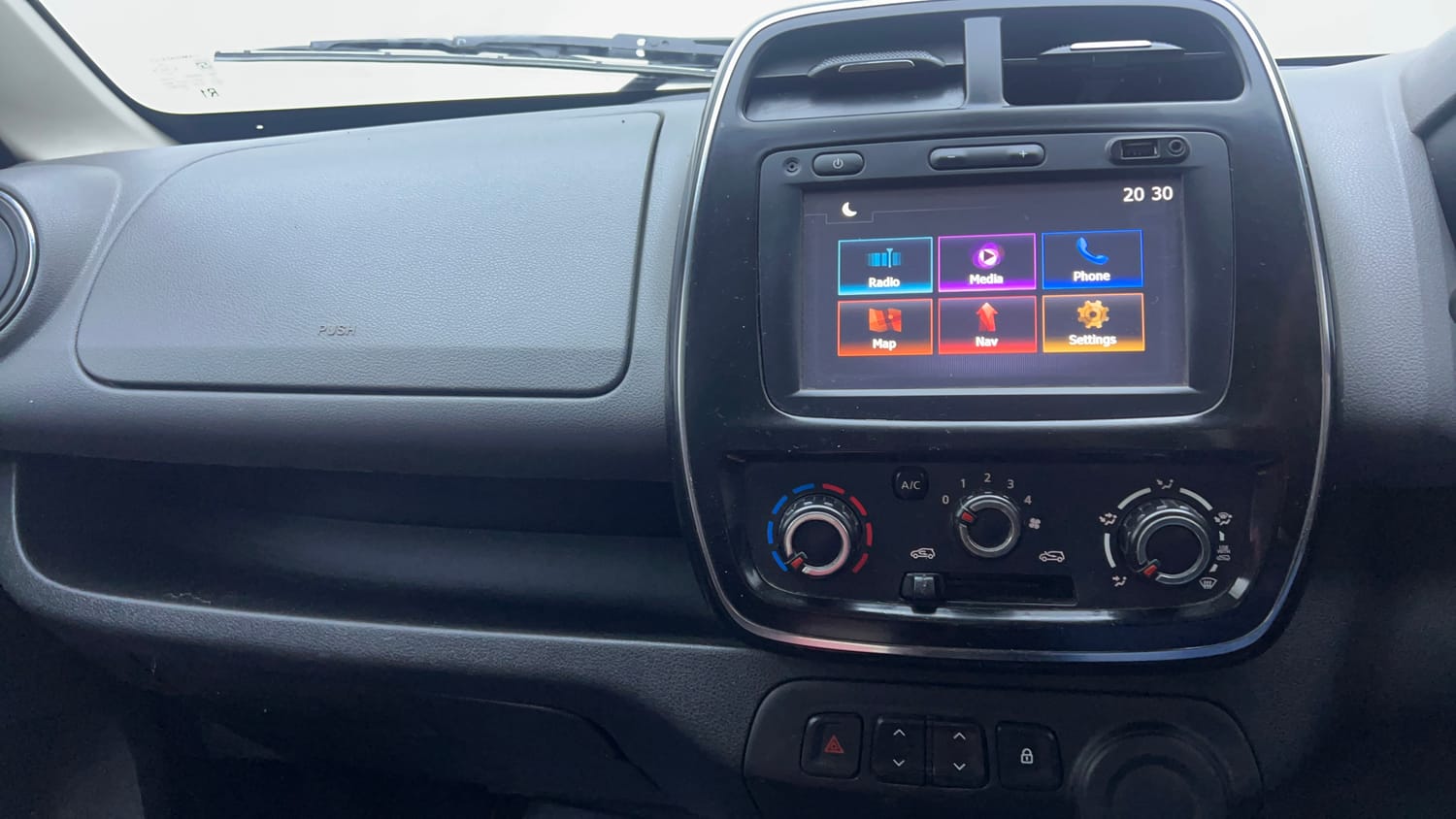 Used 2018 Renault Kwid RXT (O) 1.0 SCE Edition Petrol Manual interior MUSIC SYSTEM & AC CONTROL VIEW