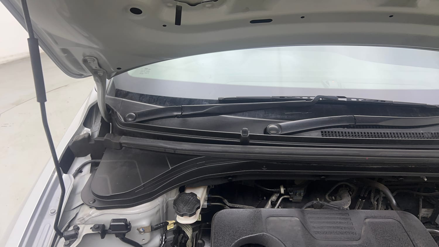 Used 2019 Hyundai Elantra 2.0 SX (O) AT Petrol Automatic engine ENGINE RIGHT SIDE HINGE & APRON VIEW