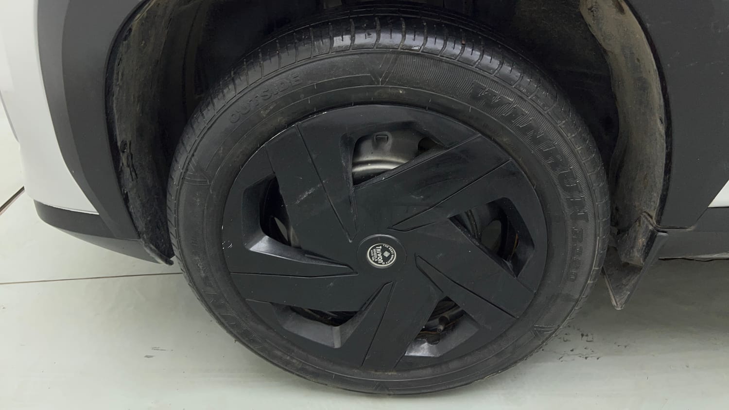 Used 2022 Nissan Magnite XE Petrol Manual tyres LEFT FRONT TYRE RIM VIEW
