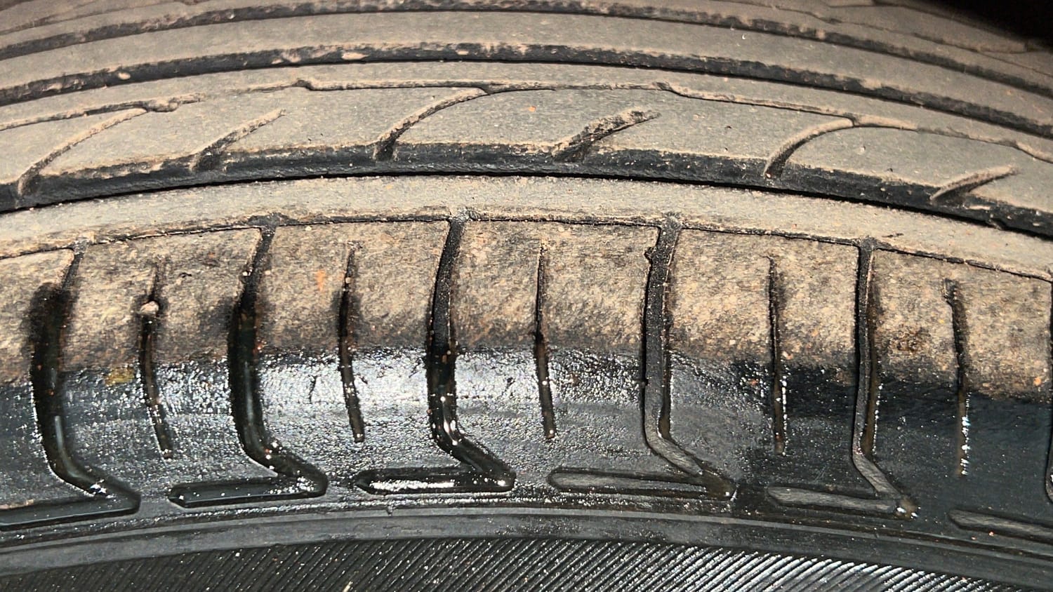Used 2016 Hyundai i10 Sportz 1.1 iRDE2 Petrol Manual tyres RIGHT FRONT TYRE TREAD VIEW