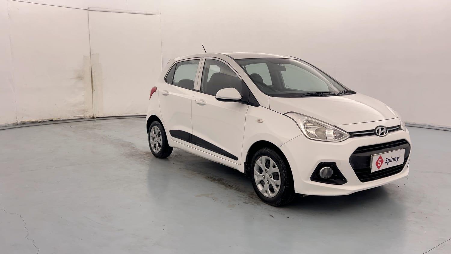 Used 2014 Hyundai Grand i10 Magna 1.2 Kappa VTVT Petrol Manual exterior RIGHT FRONT CORNER VIEW