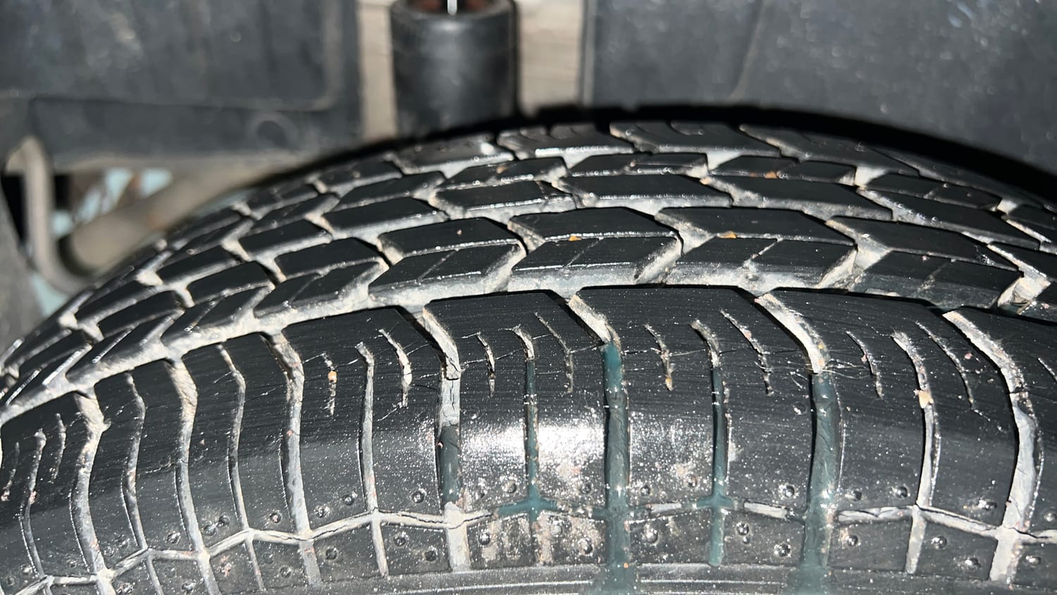 Used 2014 Maruti Suzuki Swift VXi Petrol Manual tyres RIGHT REAR TYRE TREAD VIEW