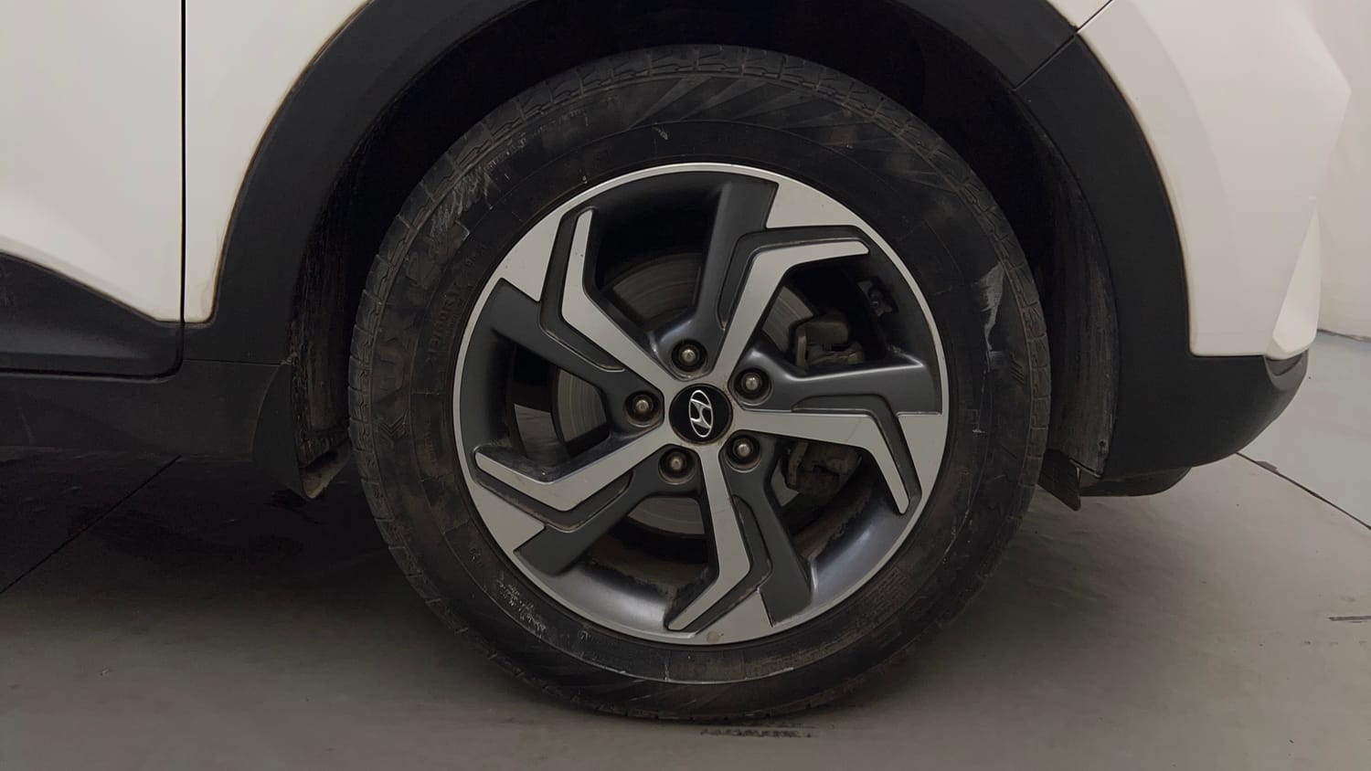 Used 2019 Hyundai Creta SX 1.6 AT CRDi Diesel Automatic tyres RIGHT FRONT TYRE RIM VIEW