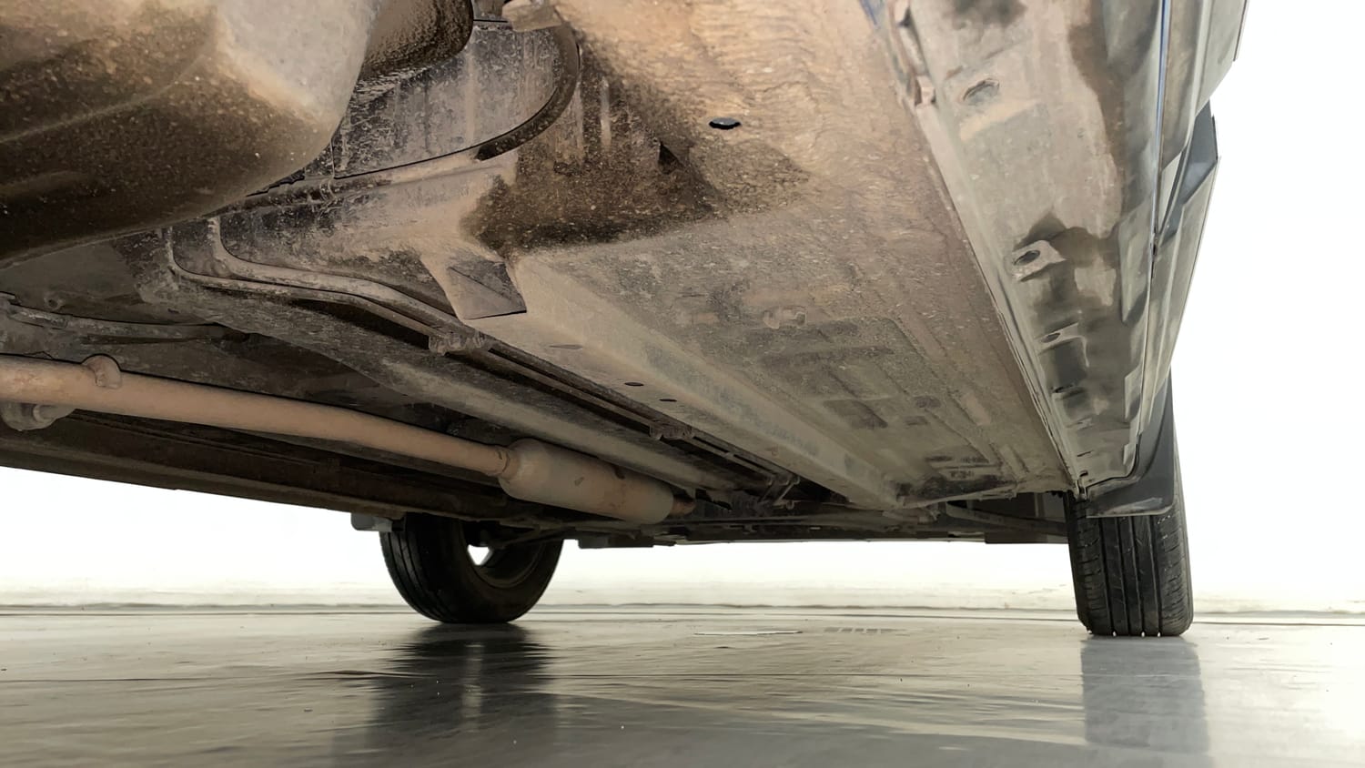 Used 2022 Renault Kiger RXZ AMT Petrol Automatic extra REAR RIGHT UNDERBODY VIEW