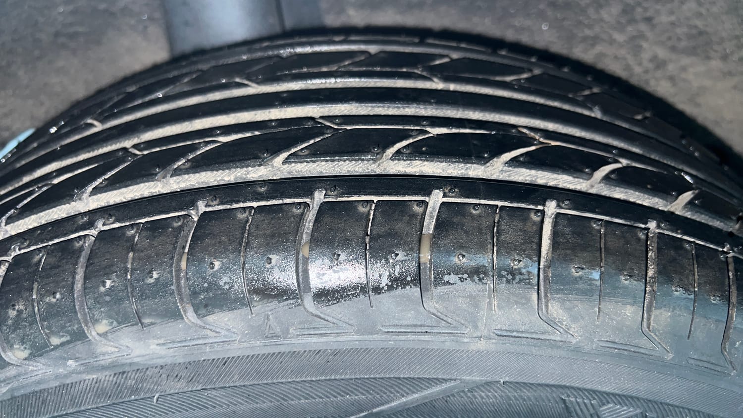 Used 2017 Maruti Suzuki Baleno Delta 1.2 Petrol Manual tyres RIGHT REAR TYRE TREAD VIEW