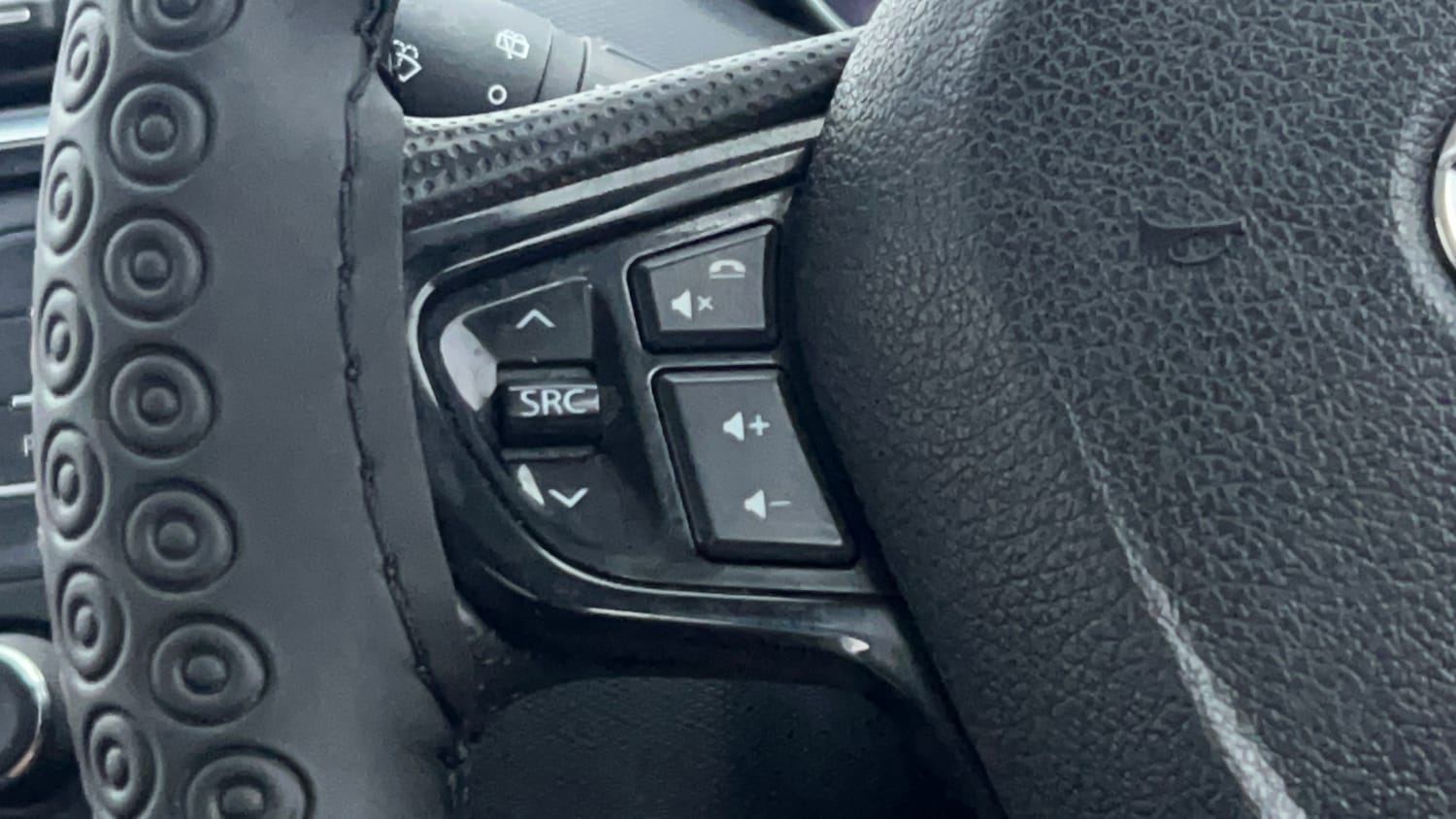 Used 2019 Tata Tiago Revotron XZ Petrol Manual top_features Steering mounted controls