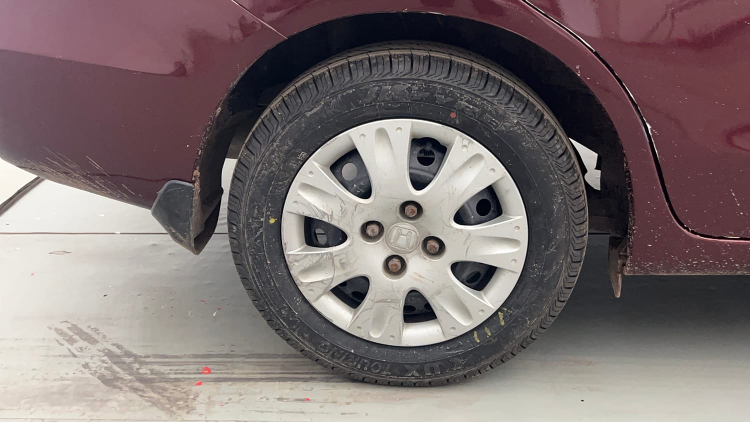 Used 2017 Honda Amaze 1.2 S i-VTEC Petrol Manual tyres RIGHT REAR TYRE RIM VIEW
