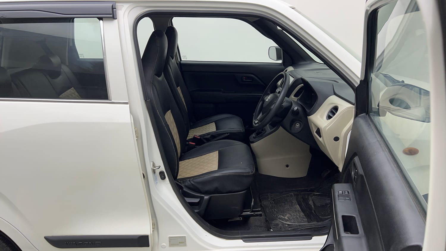 Used 2019 Maruti Suzuki Wagon R 1.0 LXi 1.0 Petrol Manual interior RIGHT SIDE FRONT DOOR CABIN VIEW