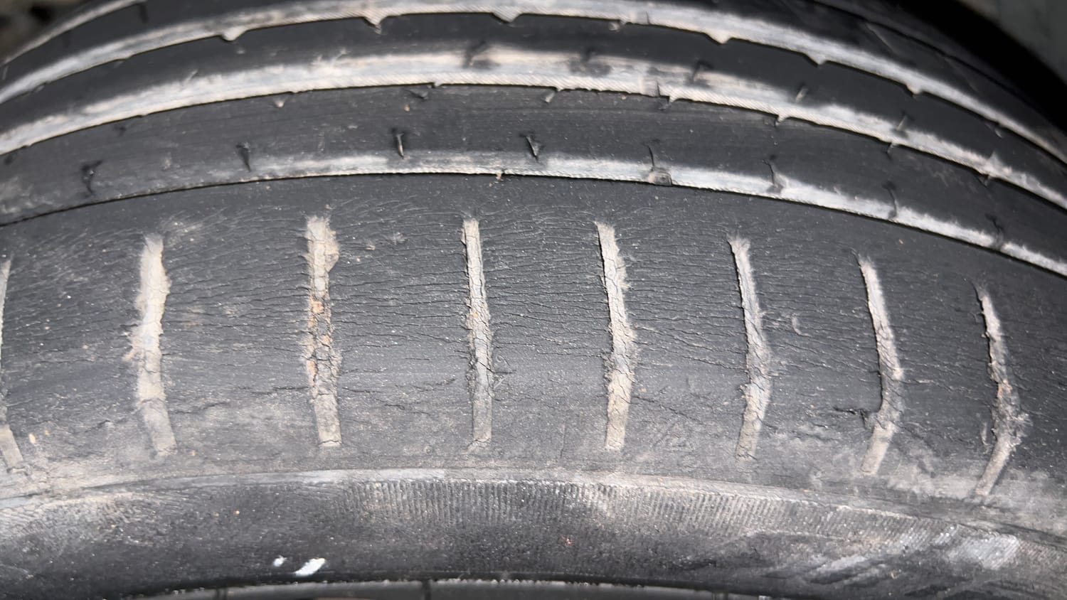 Used 2017 Maruti Suzuki Baleno Zeta 1.2 Petrol Manual tyres LEFT FRONT TYRE TREAD VIEW