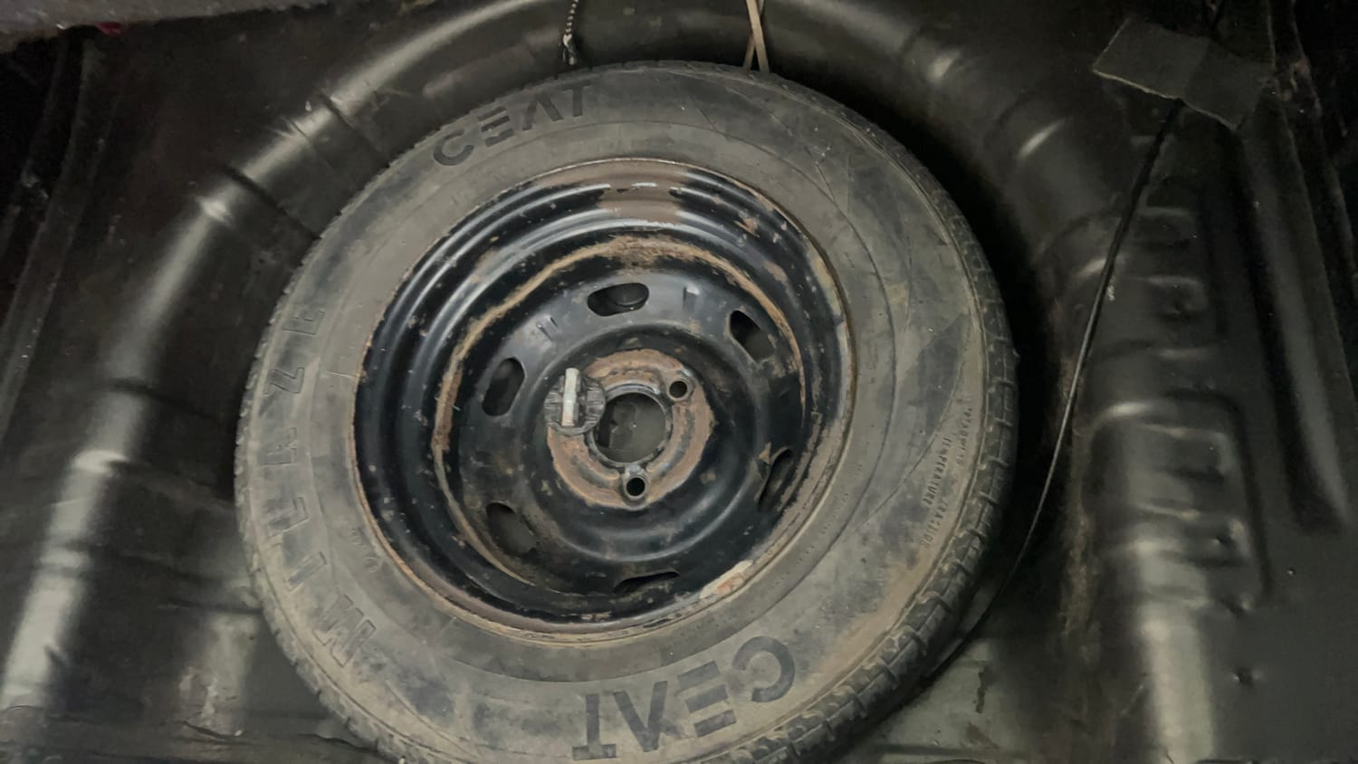 Used 2018 Renault Kwid 1.0 RXT Petrol Manual tyres SPARE TYRE VIEW