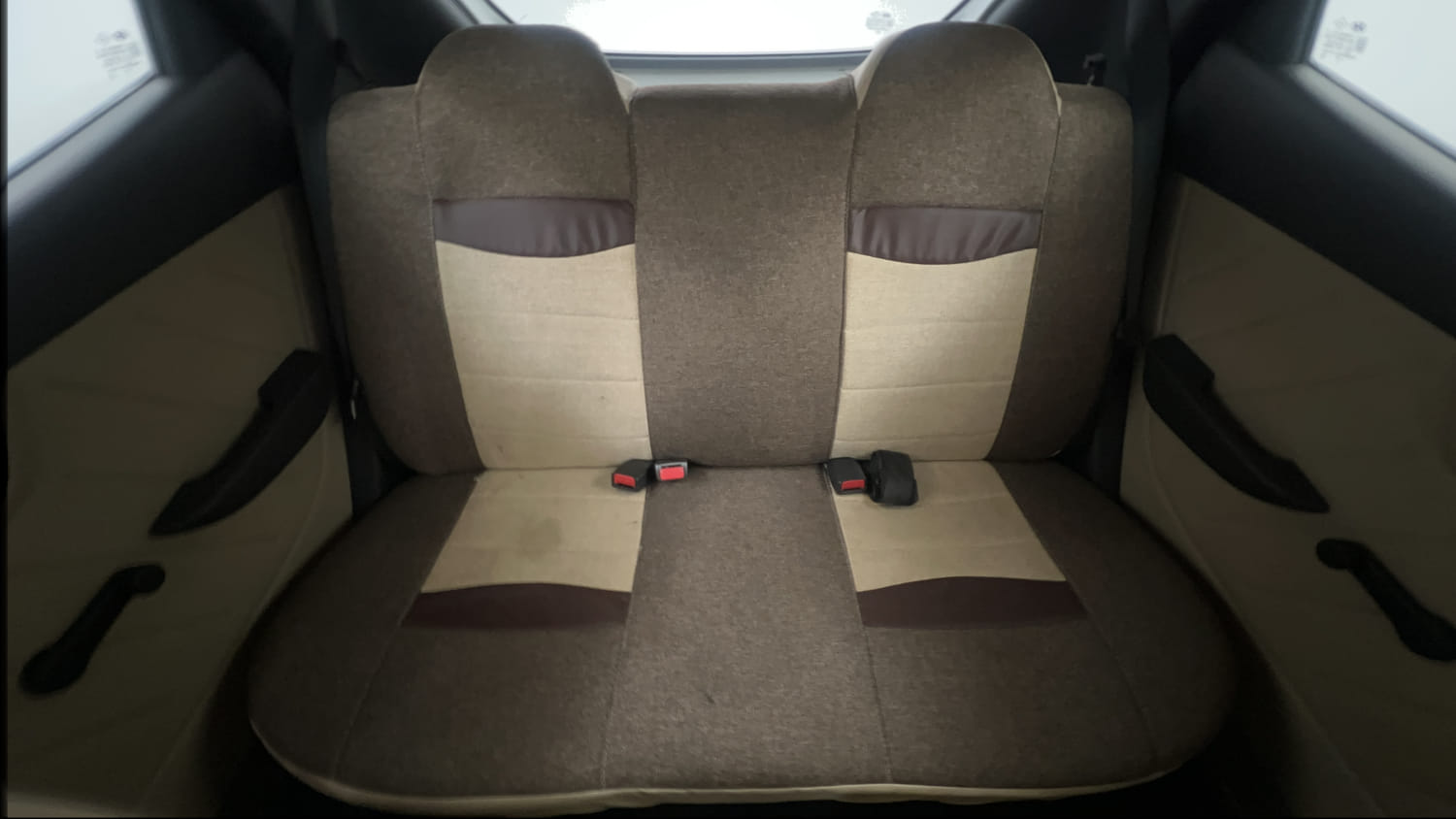 Used 2018 Hyundai Eon Magna + Petrol Manual interior REAR SEAT CONDITION VIEW