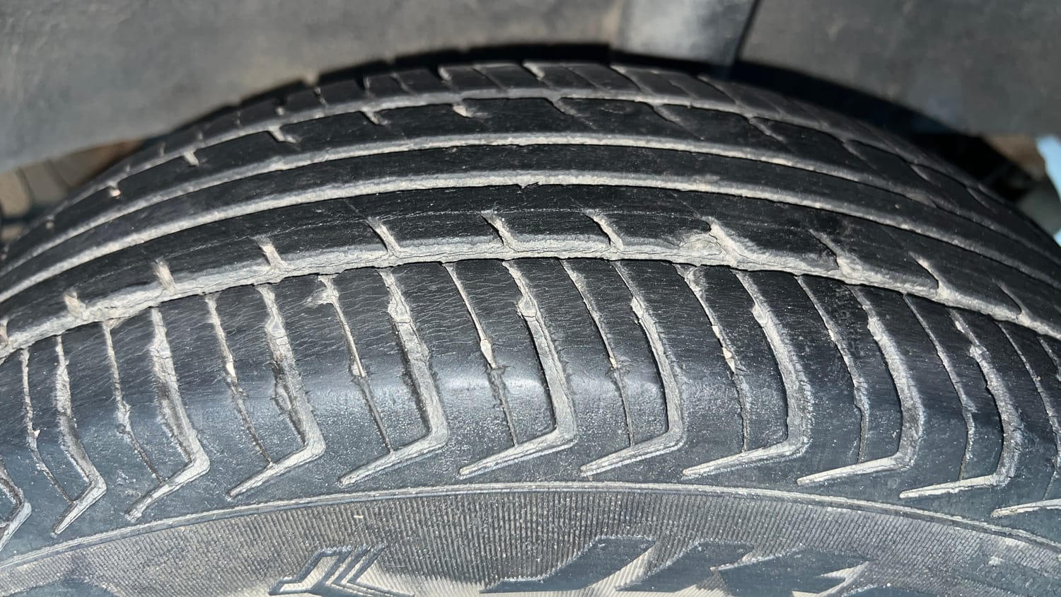 Used 2019 Renault Kwid RXT (O) 1.0 SCE Edition Petrol Manual tyres LEFT REAR TYRE TREAD VIEW