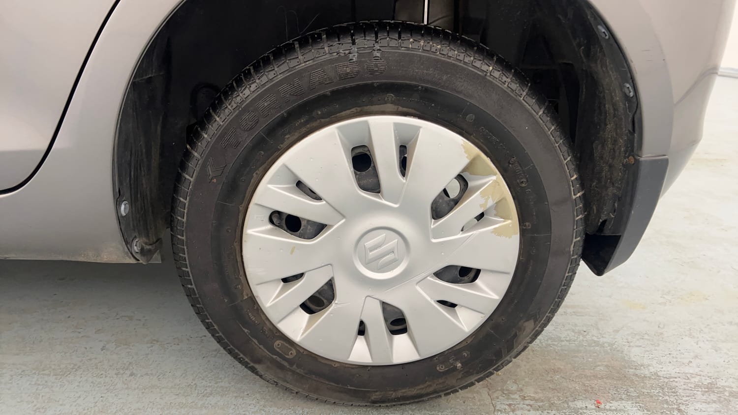 Used 2014 Maruti Suzuki Swift VXi Petrol Manual tyres LEFT REAR TYRE RIM VIEW