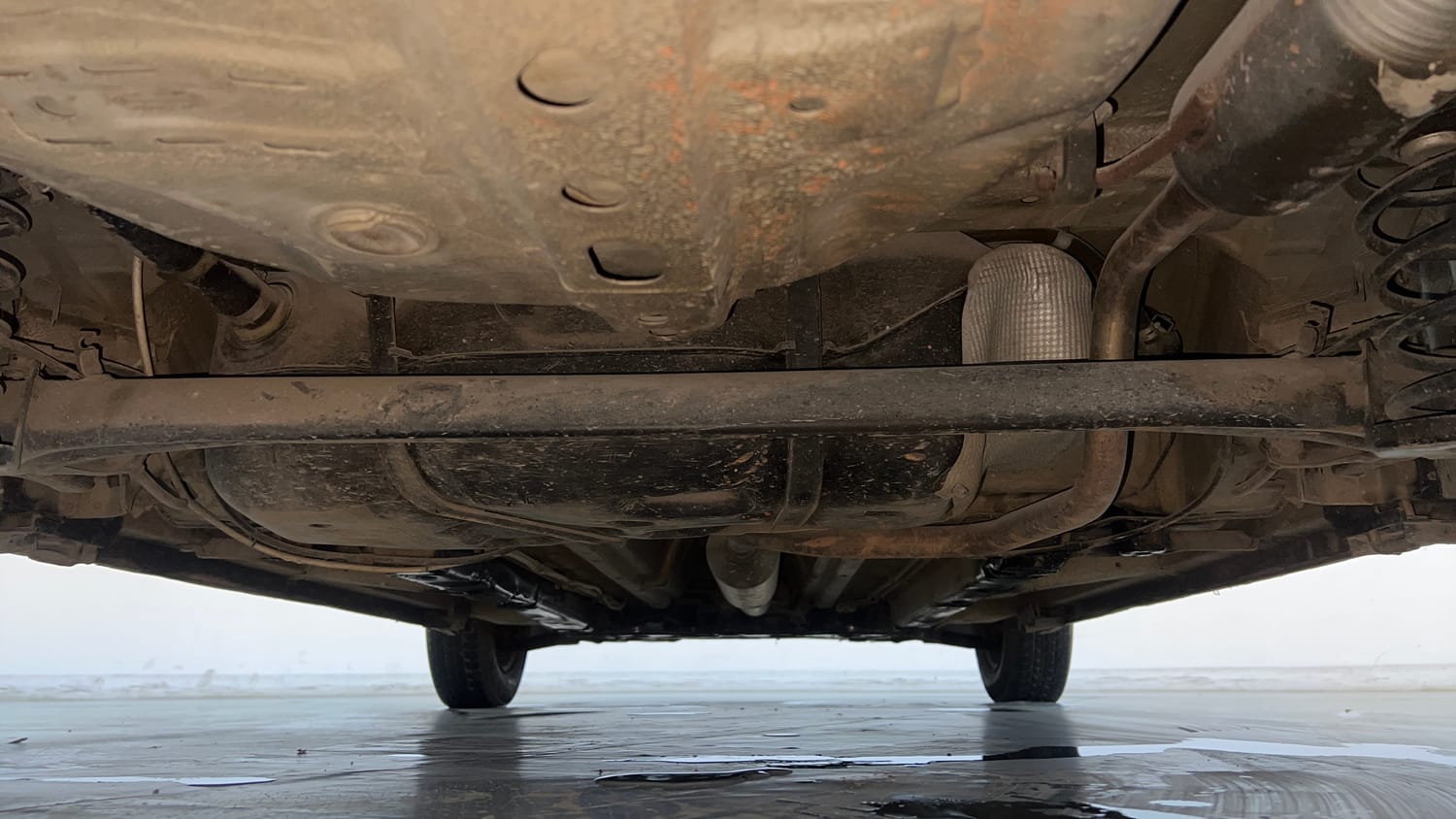 Used 2015 Maruti Suzuki Swift Lxi (O) Petrol Manual extra REAR UNDERBODY VIEW (TAKEN FROM REAR)