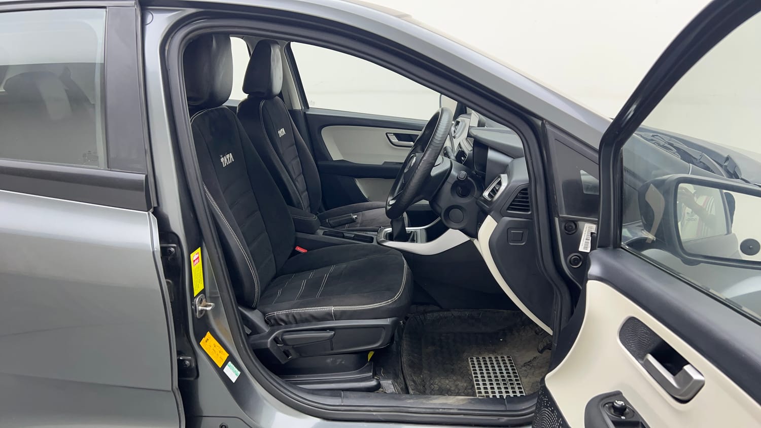 Used 2024 Tata Altroz XZ iCNG Cng Manual interior RIGHT SIDE FRONT DOOR CABIN VIEW