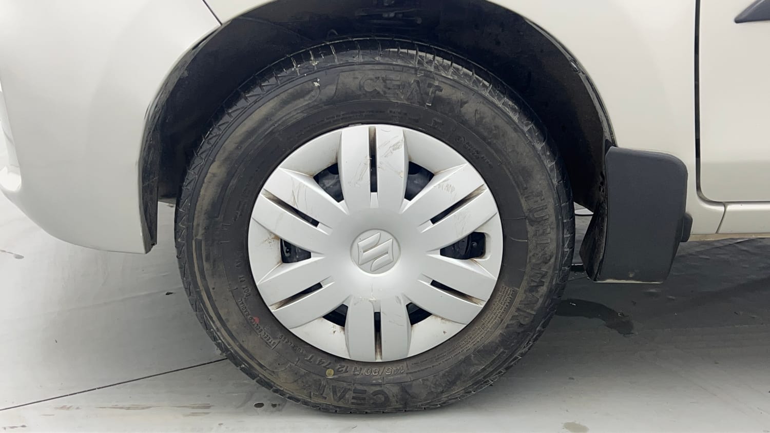 Used 2020 Maruti Suzuki Alto 800 VXi Petrol Manual tyres LEFT FRONT TYRE RIM VIEW