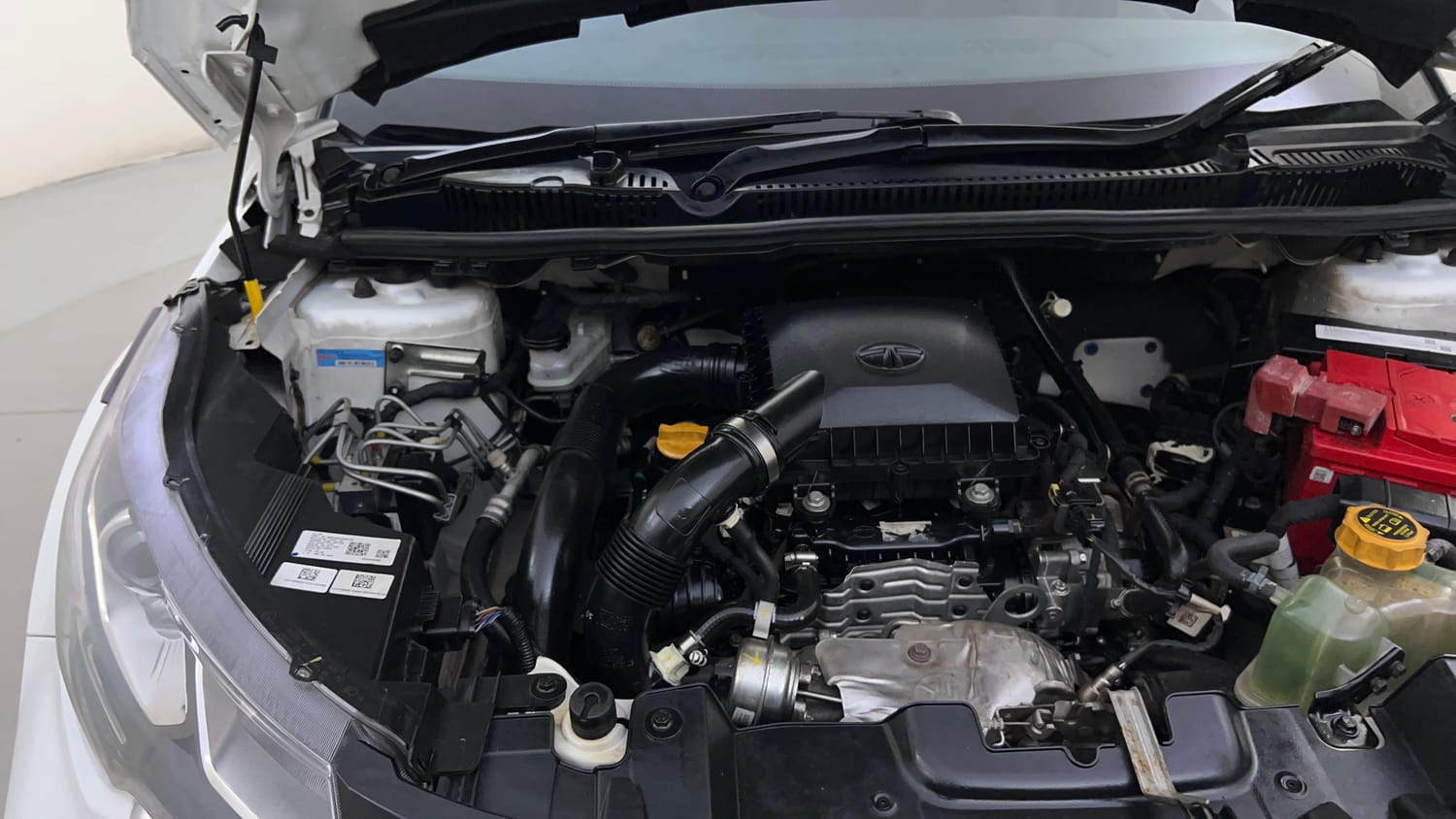 Used 2023 Tata Nexon XZA Plus Petrol Automatic engine ENGINE RIGHT SIDE HINGE & APRON VIEW