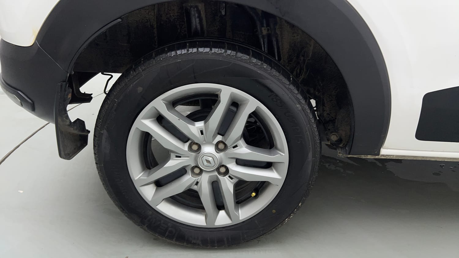 Used 2021 Renault Triber RXZ Petrol Manual tyres RIGHT REAR TYRE RIM VIEW