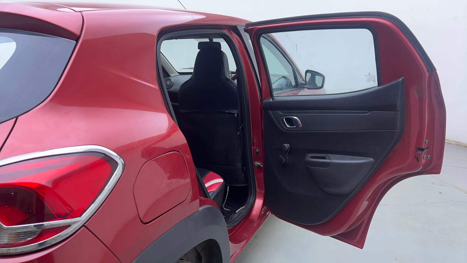 Used 2018 Renault Kwid RXT (O) 1.0 SCE Edition Petrol Manual interior RIGHT REAR DOOR OPEN VIEW
