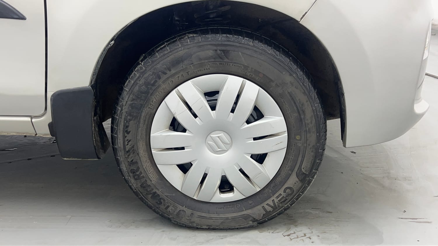 Used 2020 Maruti Suzuki Alto 800 VXi Petrol Manual tyres RIGHT FRONT TYRE RIM VIEW