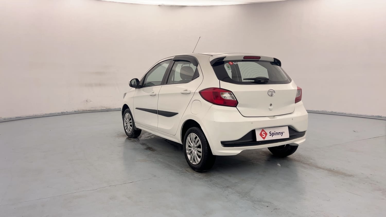Used 2022 Tata Tiago XZ Petrol Manual exterior LEFT REAR CORNER VIEW