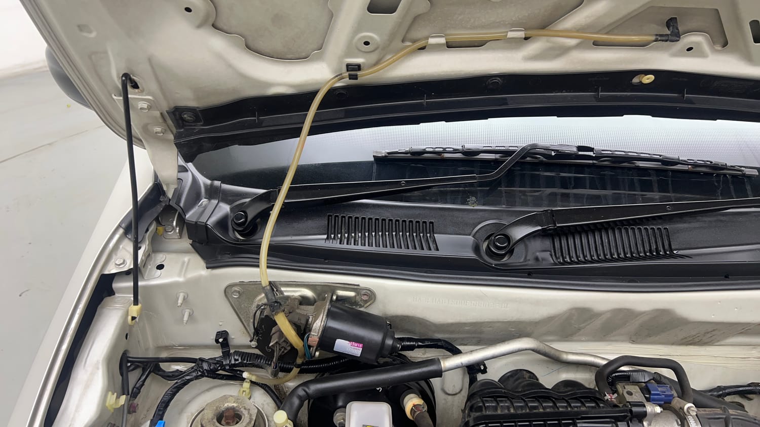 Used 2020 Maruti Suzuki Alto 800 VXi Petrol Manual engine ENGINE RIGHT SIDE HINGE & APRON VIEW