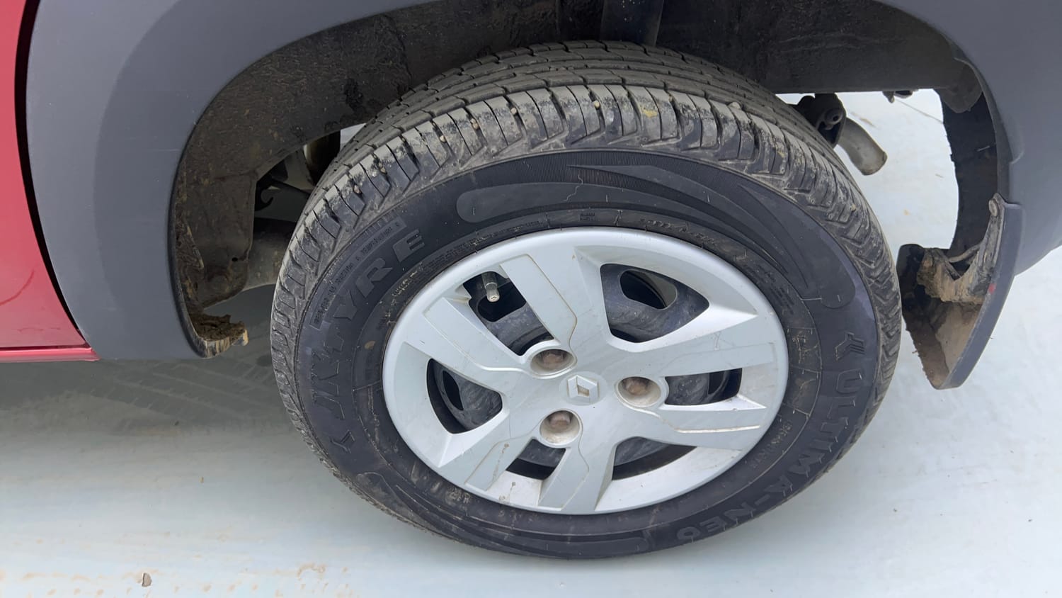 Used 2018 Renault Kwid RXT (O) 1.0 SCE Edition Petrol Manual tyres LEFT REAR TYRE RIM VIEW
