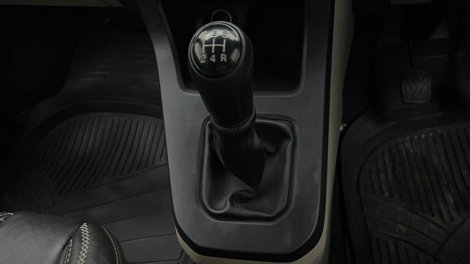Used 2023 Maruti Suzuki Wagon R VXI 1.0 Petrol Manual interior GEAR  KNOB VIEW