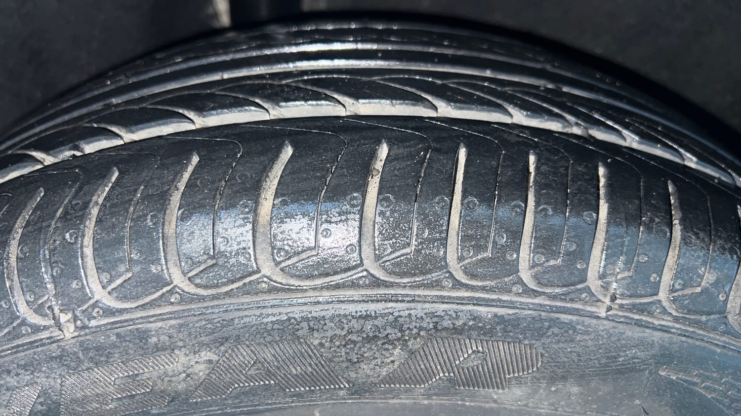 Used 2014 Ford EcoSport Titanium 1.0 Ecoboost (Opt) Petrol Manual tyres RIGHT REAR TYRE TREAD VIEW