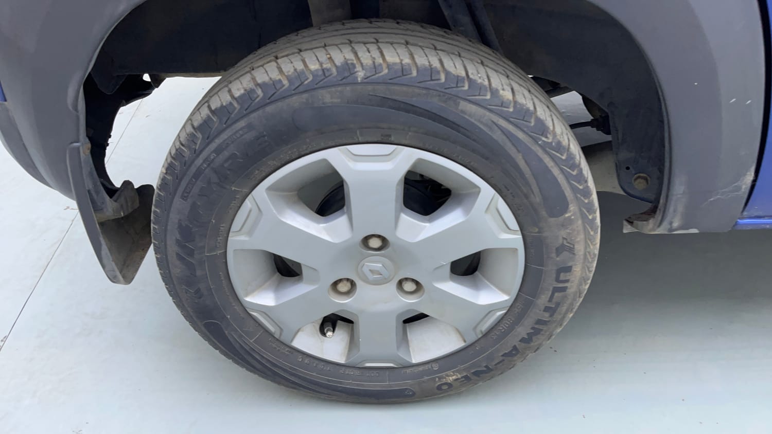 Used 2018 Renault Kwid CLIMBER 1.0 Petrol Manual tyres RIGHT REAR TYRE RIM VIEW