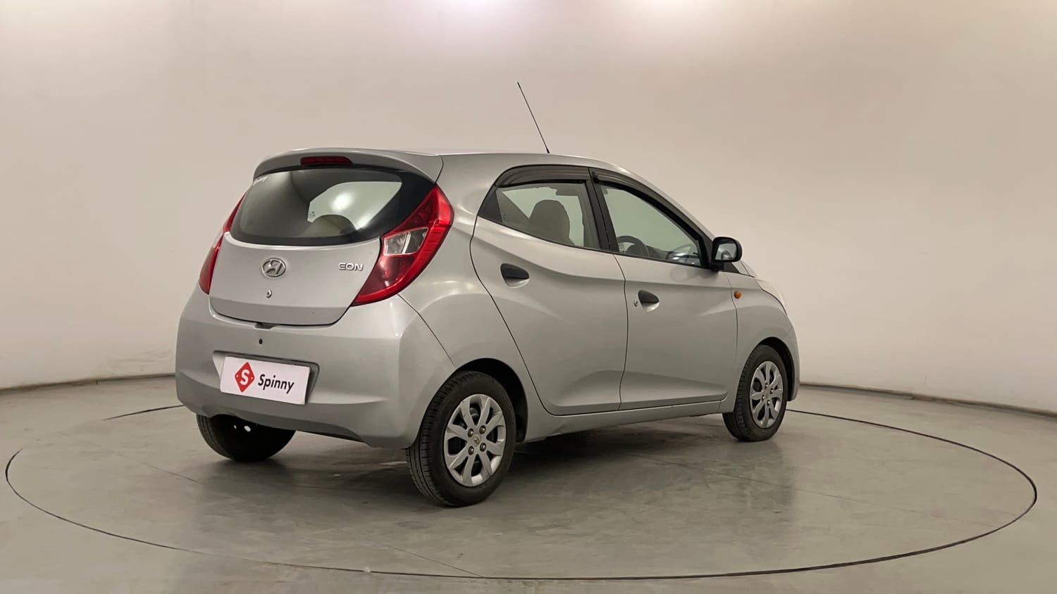 Used 2018 Hyundai Eon Magna + Petrol Manual exterior RIGHT REAR CORNER VIEW