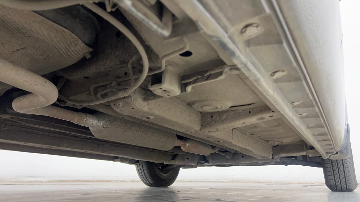 Used 2014 Maruti Suzuki Swift VXi Petrol Manual extra REAR RIGHT UNDERBODY VIEW