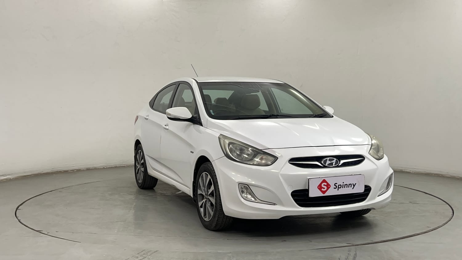 Used 2013 Hyundai Verna Fluidic 1.6 VTVT SX Petrol Manual exterior RIGHT FRONT CORNER VIEW