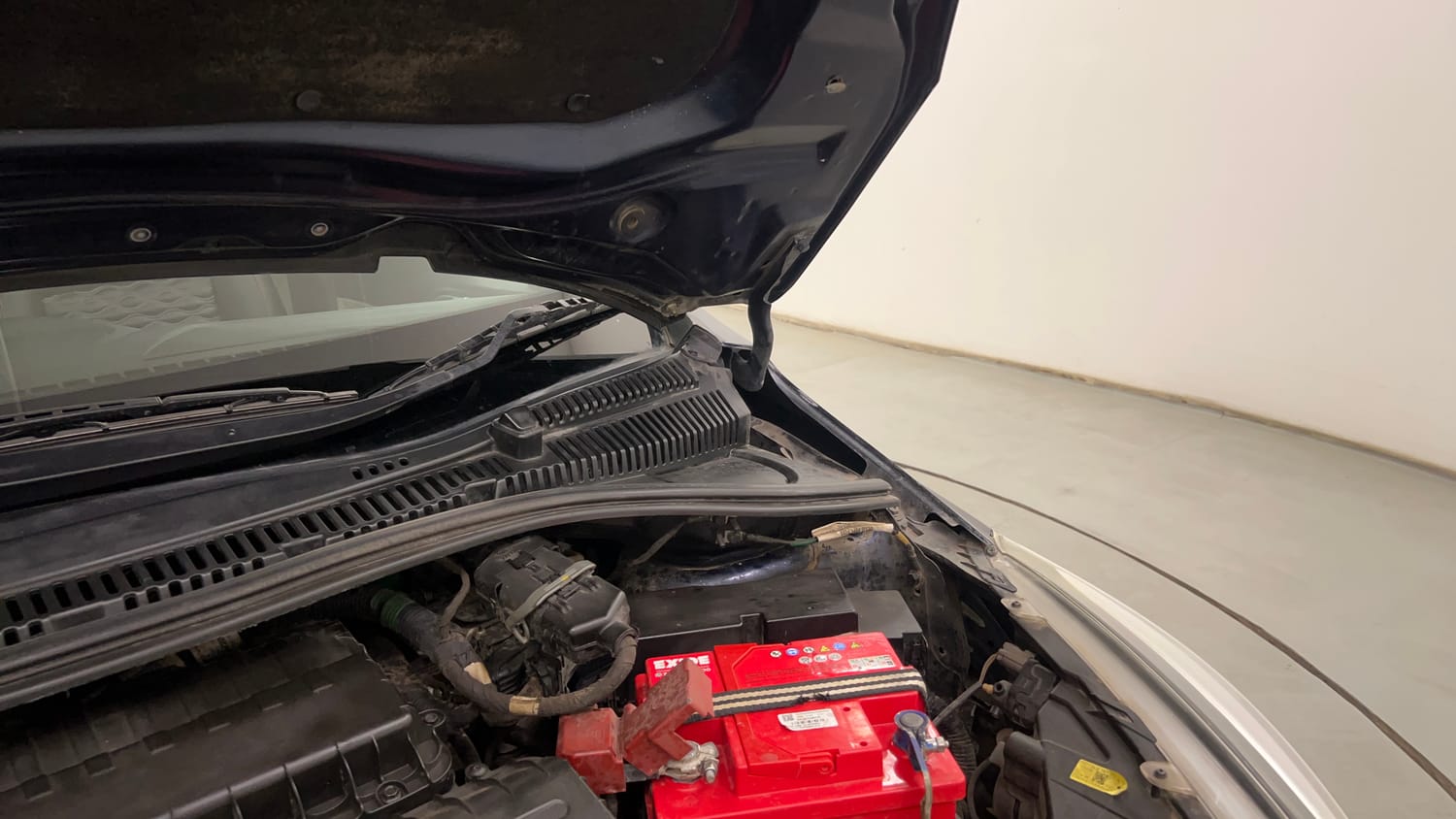 Used 2022 Tata Tigor XZ Plus CNG Cng Manual engine ENGINE LEFT SIDE HINGE & APRON VIEW
