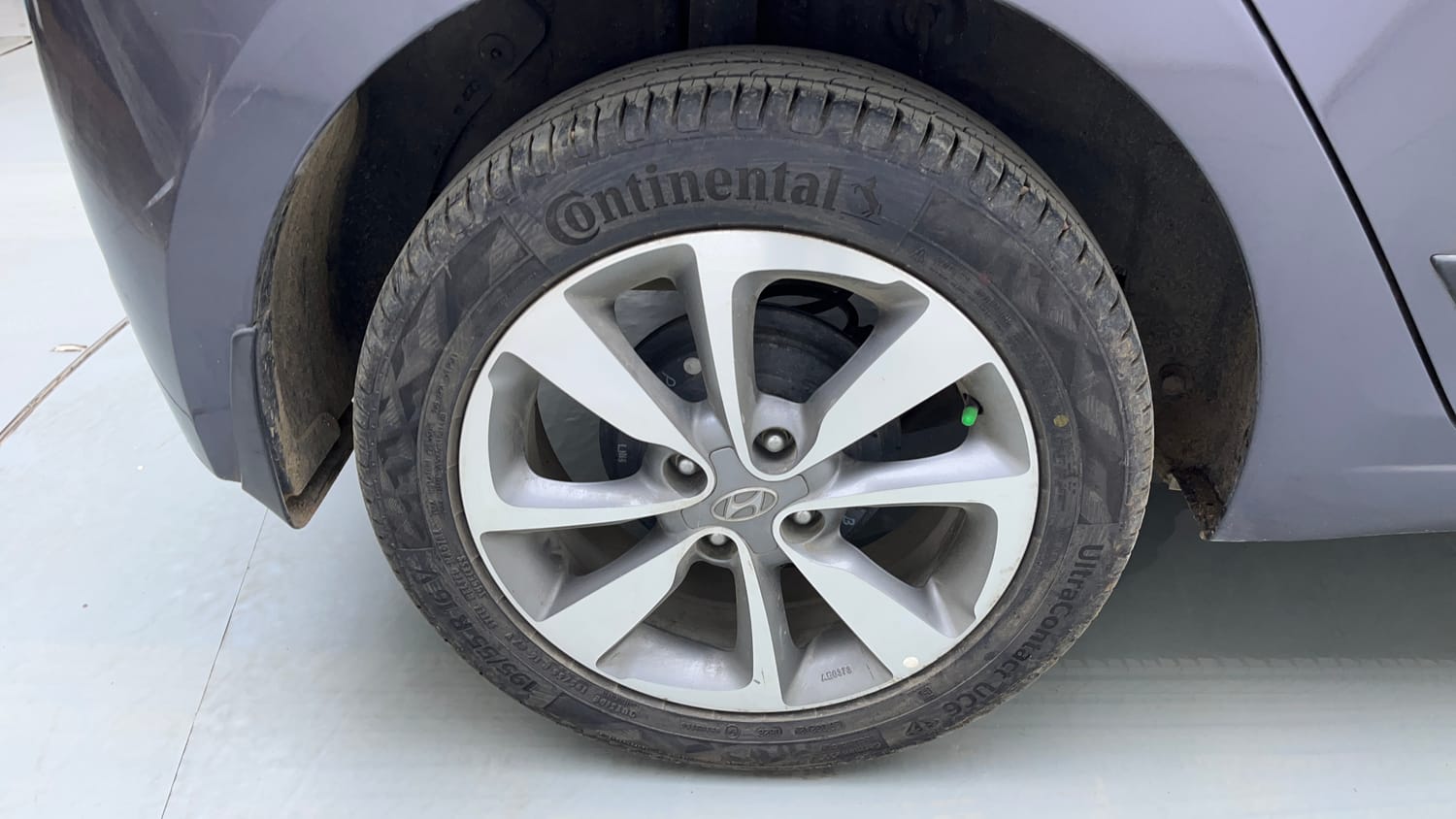Used 2016 Hyundai Elite i20 Asta 1.2 Petrol Manual tyres RIGHT REAR TYRE RIM VIEW