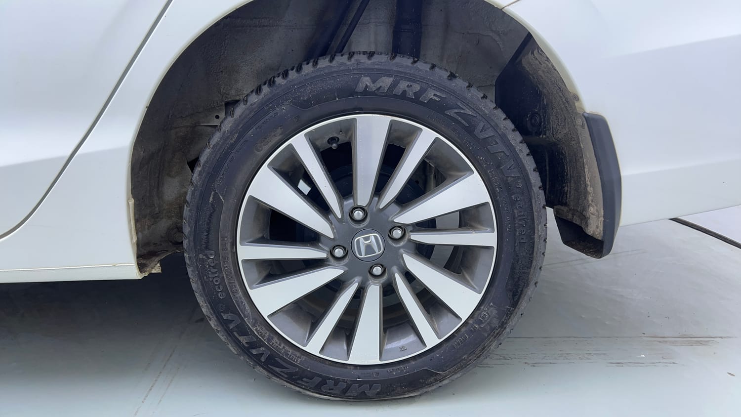 Used 2024 Honda City V Petrol CVT Petrol Automatic tyres LEFT REAR TYRE RIM VIEW