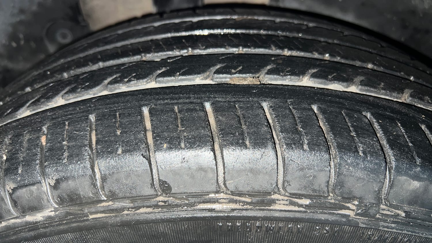 Used 2019 kia Seltos GTX Plus DCT 1.4 Petrol Automatic tyres RIGHT REAR TYRE TREAD VIEW
