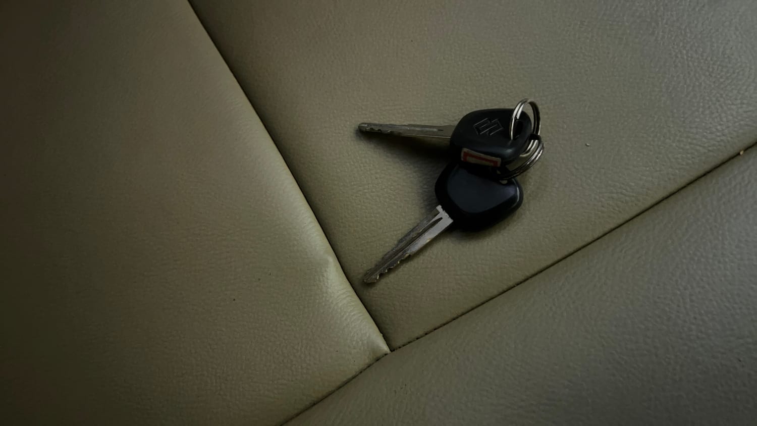 Used 2016 Maruti Suzuki Eeco 5 STR WITH A/C+HTR Petrol Manual extra CAR KEY VIEW