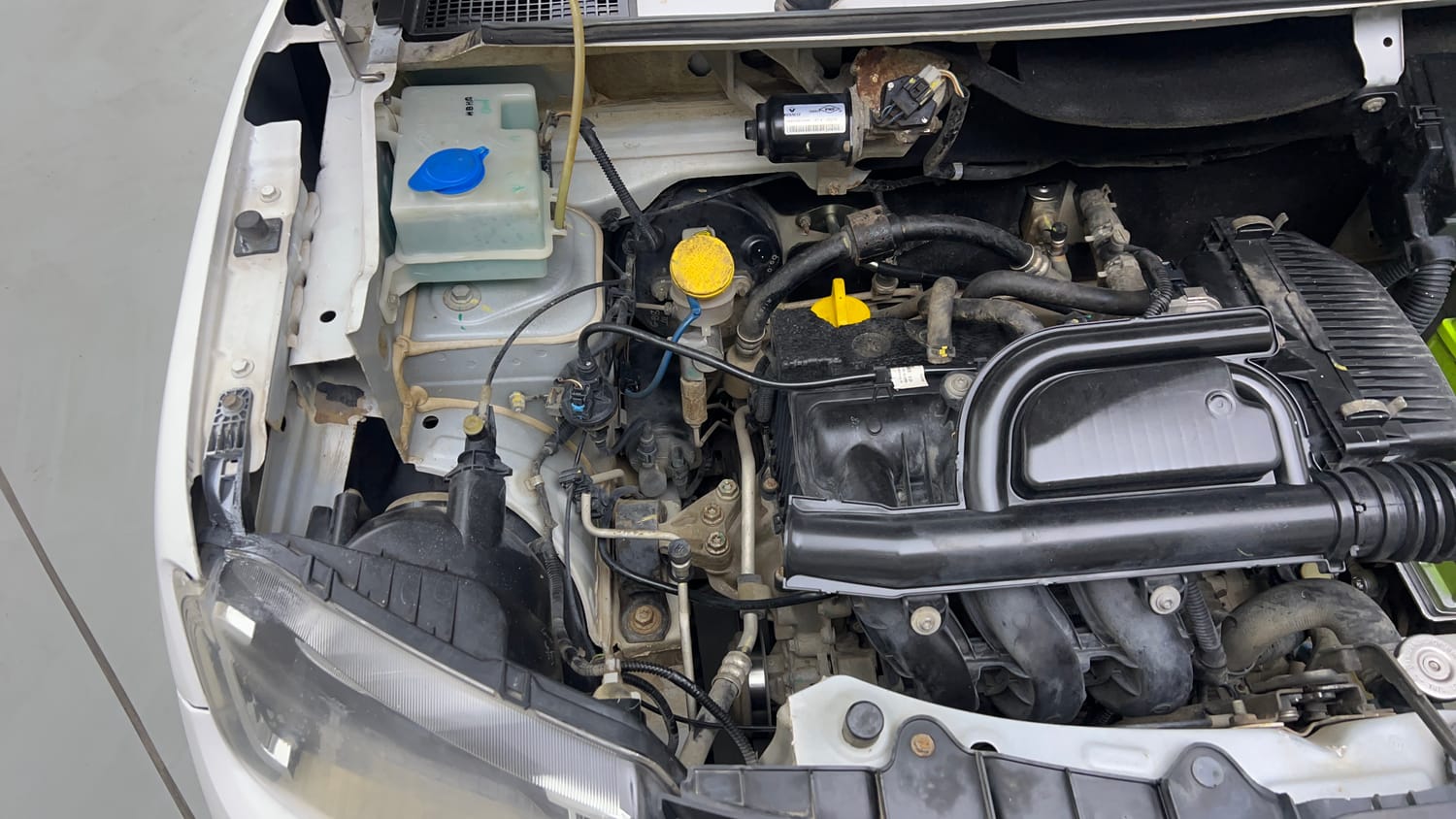 Used 2018 Renault Kwid 1.0 RXT Petrol Manual engine ENGINE RIGHT SIDE VIEW