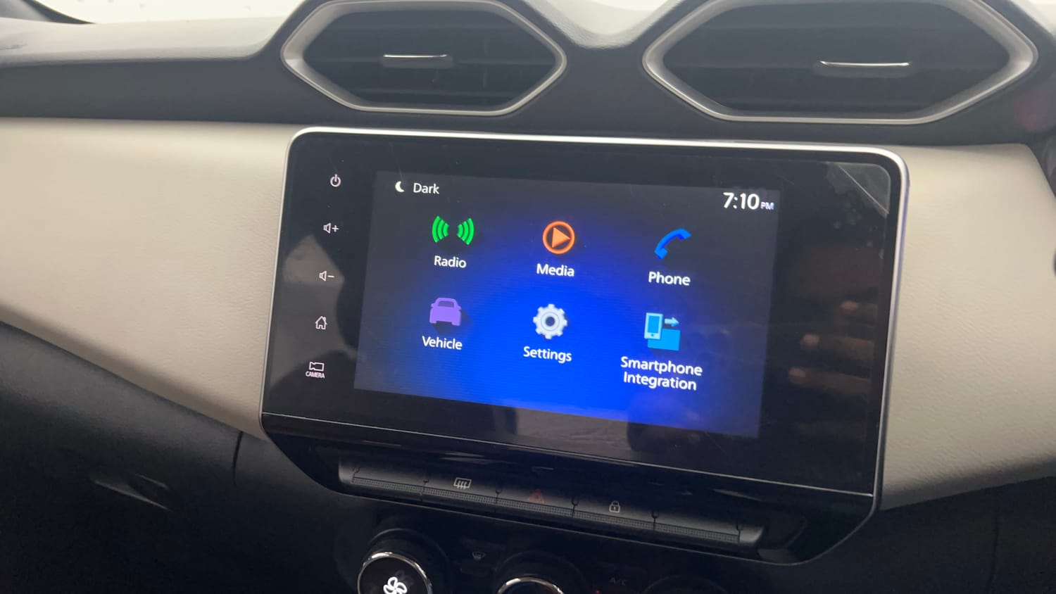 Used 2021 Nissan Magnite XV Turbo Petrol Manual top_features Integrated (in-dash) music system
