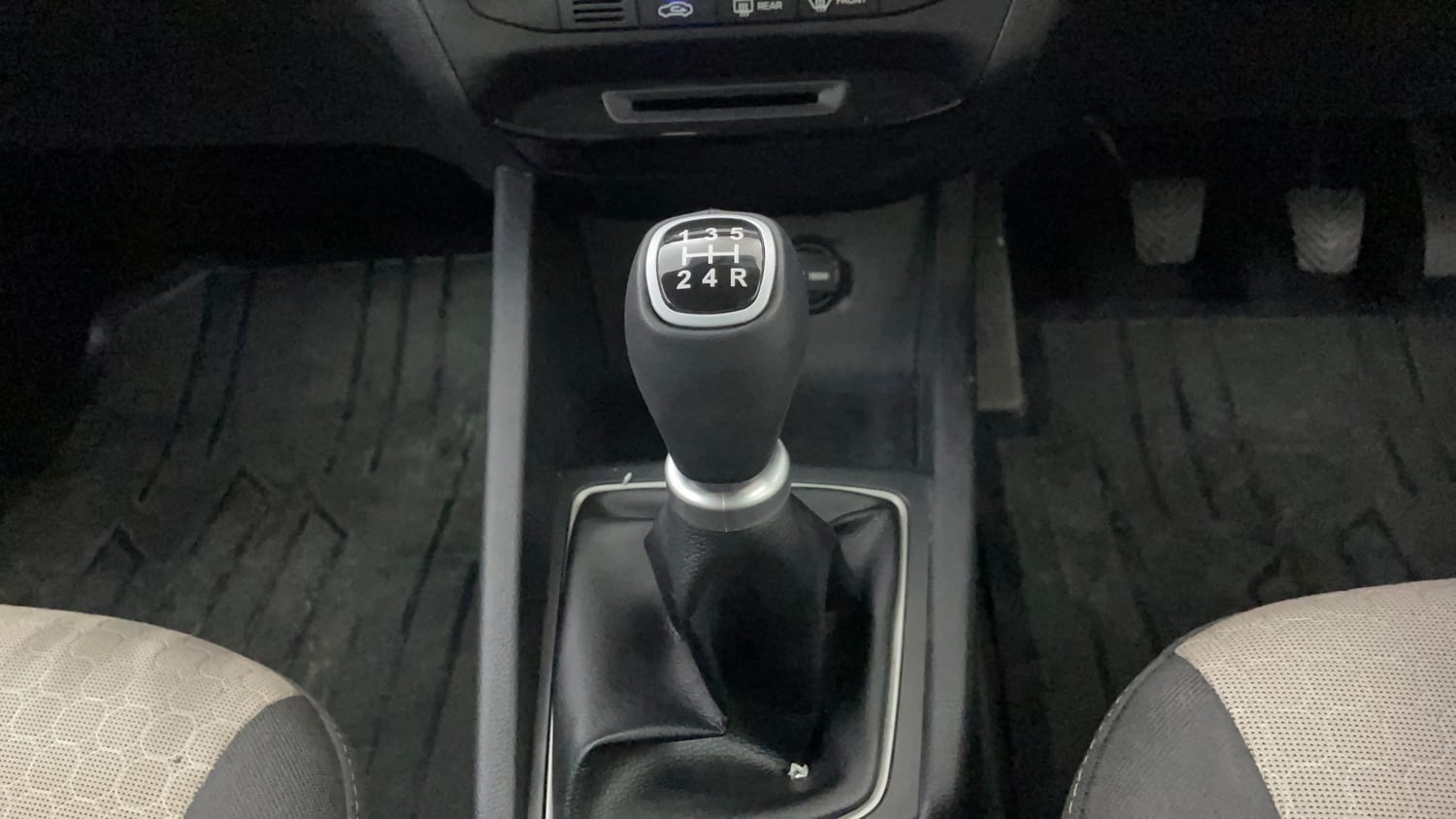 Used 2017 Hyundai Elite i20 Asta 1.2 (O) Petrol Manual interior GEAR  KNOB VIEW